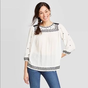 Knox Rose embroidered top size Medium